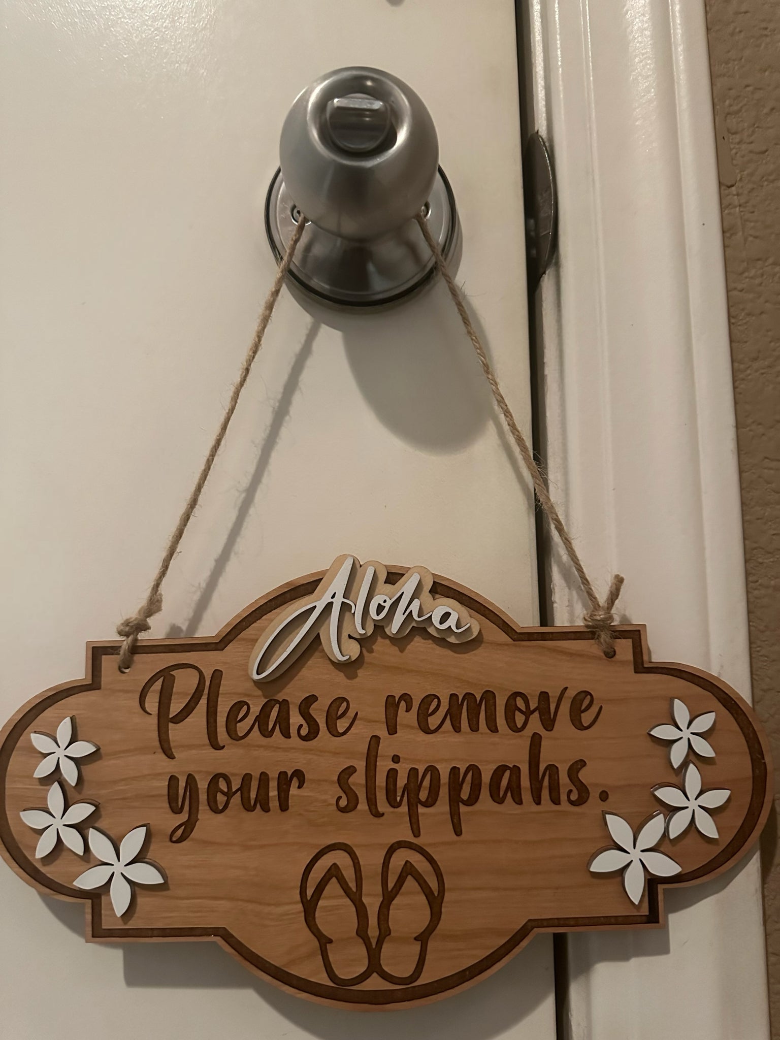 Aloha, Please Remove Your Slippahs Sign with Plumeria - Door Knob Size