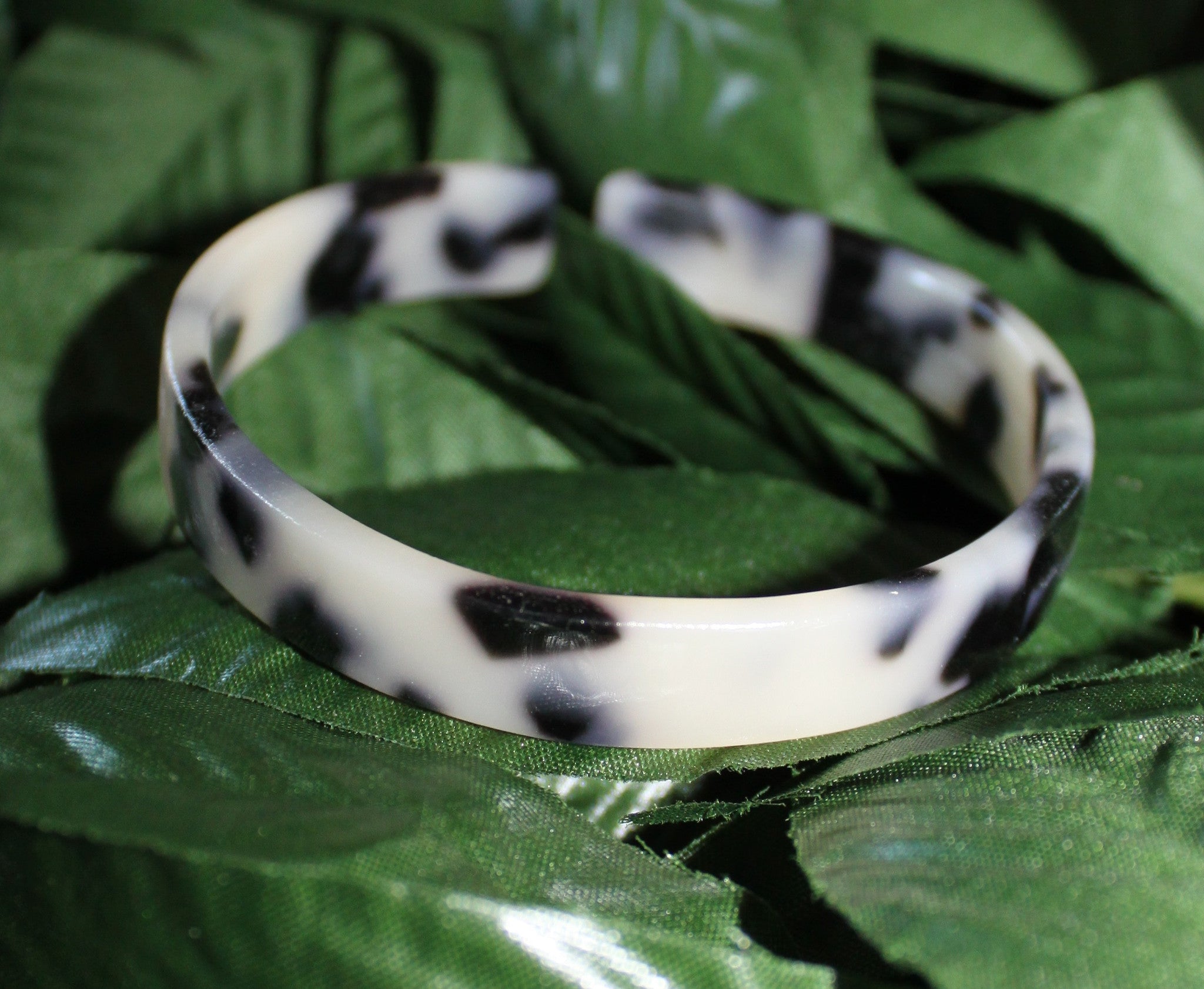 Oreo Faux Turtle Bracelet (15 mm)